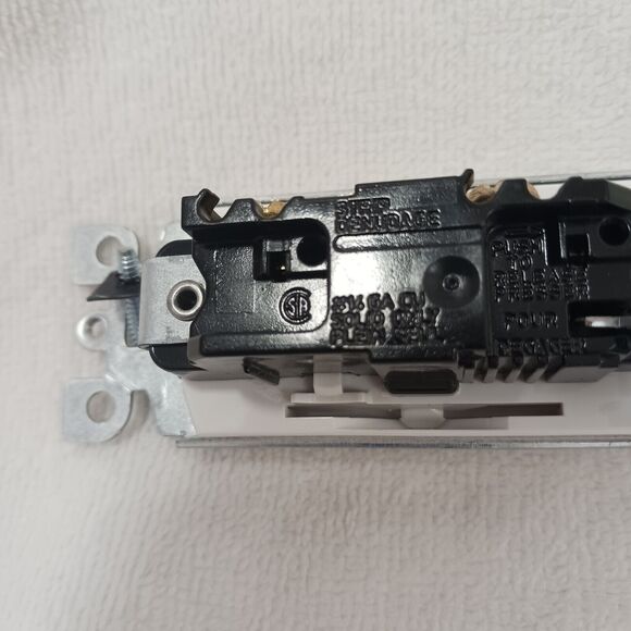 3 SWITCHES Leviton Decora 15 AMP Single 15A-120/277V AC/CA Used Good Works - Picture 9 of 11